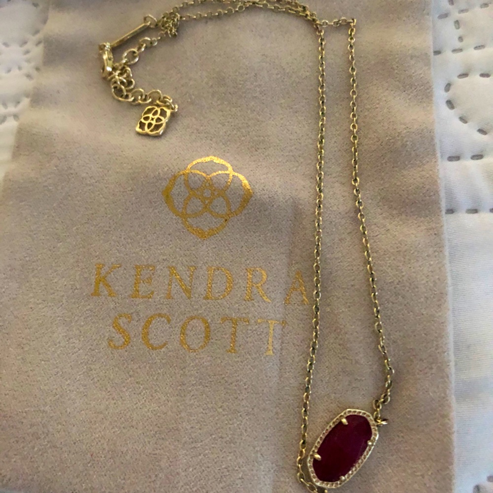 Kendra Scott necklace